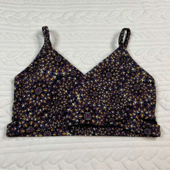 π 2/$18 π Fabletics - Tammy Low Impact Sports Bra